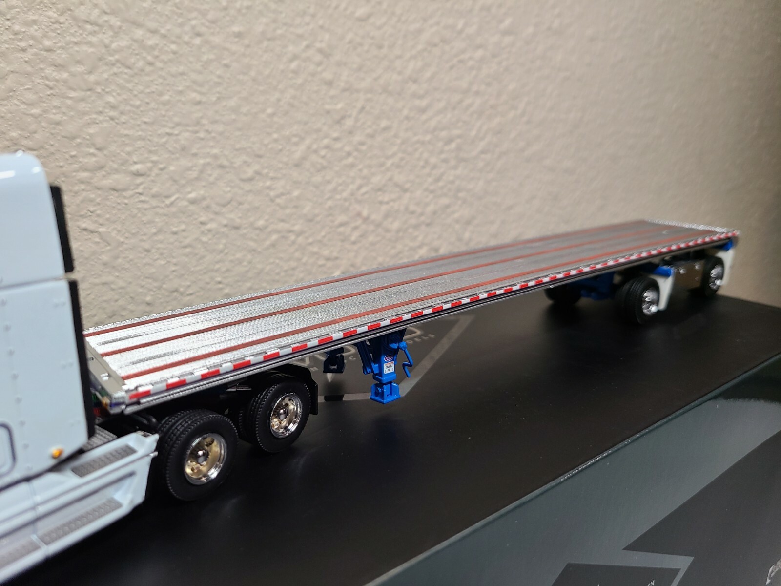 Freightliner Century Truck with East Flatbed Trailer White Sword 1:50 Scale New
