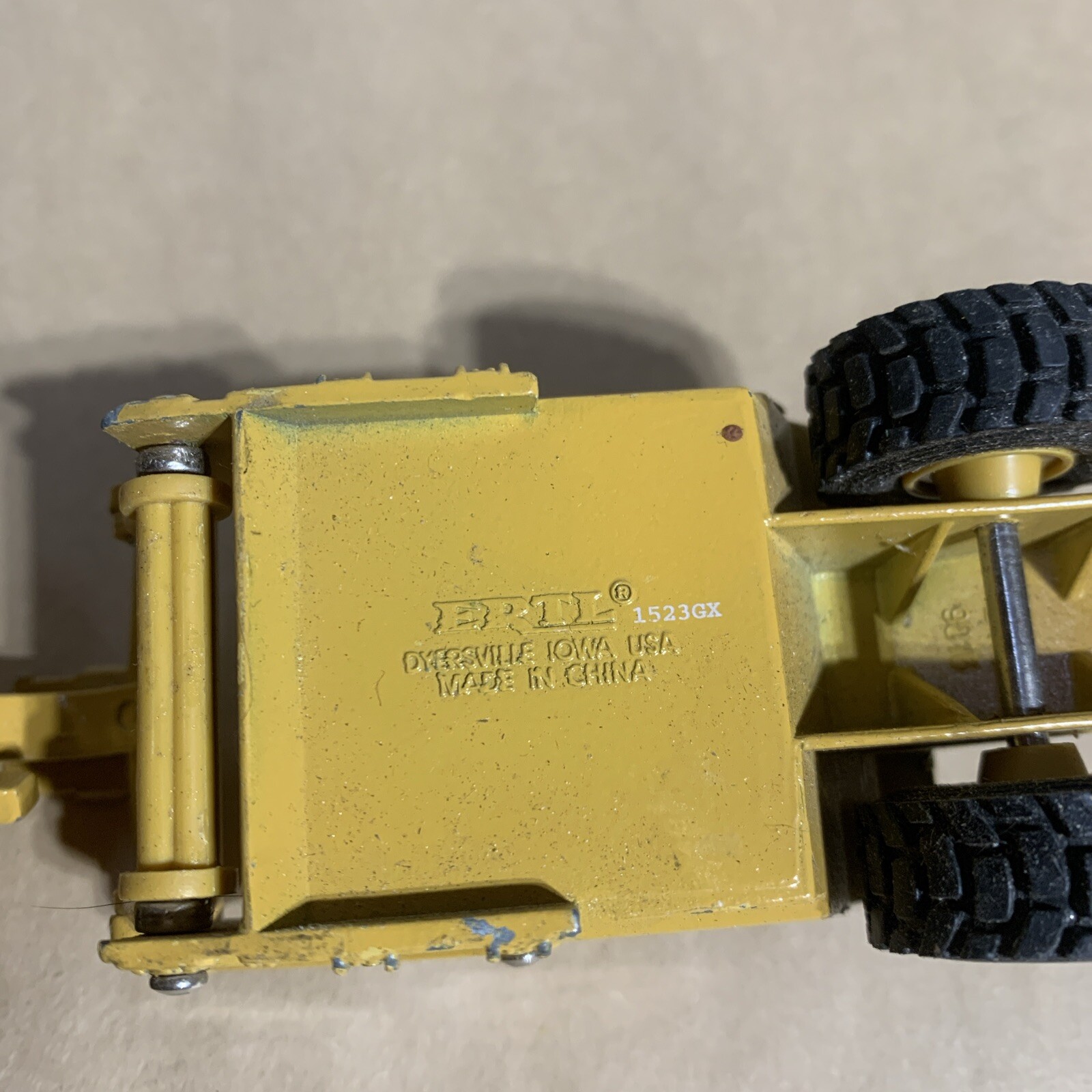 Ertl CAT 613C Wheel Tractor Elevating Scraper Die-Cast