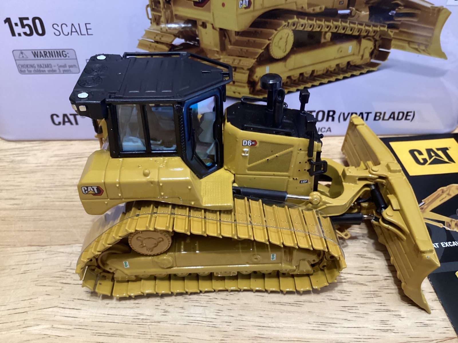 1/50 Caterpillar CAT D6 XE LGP Track-Type Tractor Dozer 85554
