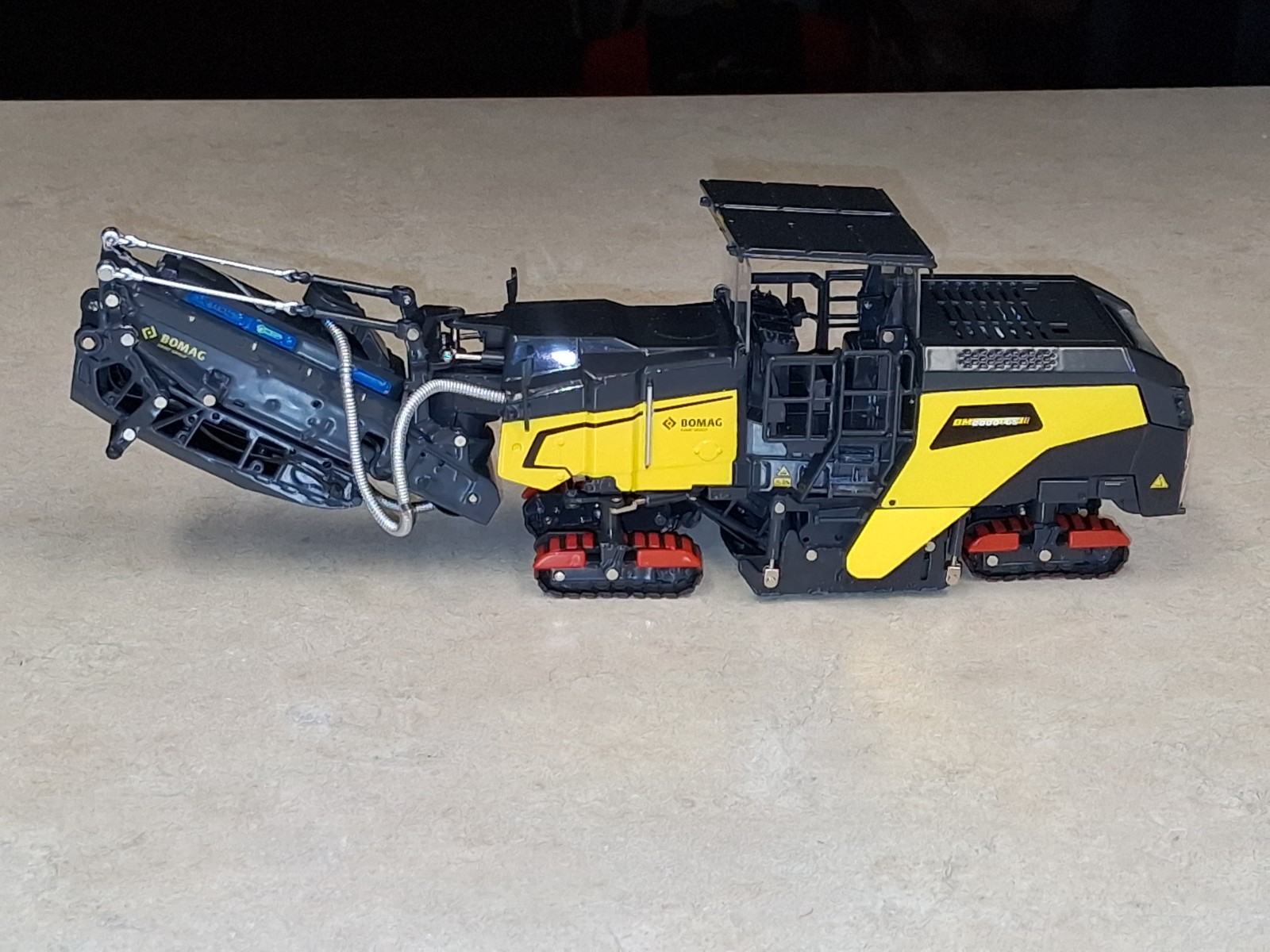 1/50 Bomag BM2000/65 Asphalt Grinder, MIB