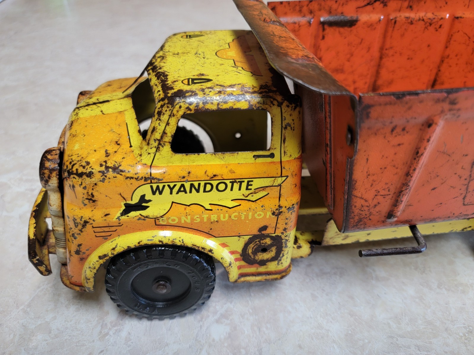 Vintage Wyandotte Pressed Steel Construction Dump Truck No Bucket 16″ Sealed