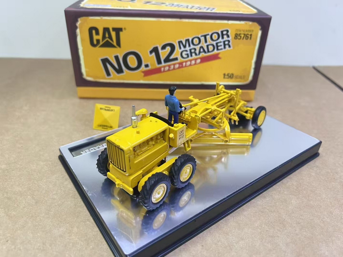 Diecast Masters 1/50 Scale CAT NO.12 Motor Grader Diecast Model Toy 85761