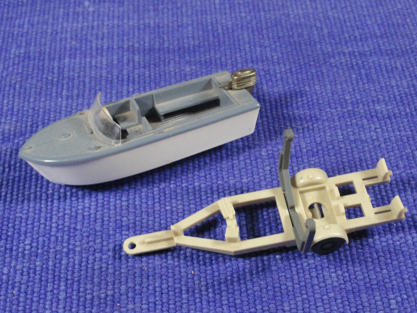 Wiking Trailer Mounted Motor Boat Blue/White Germany 1/87 HO