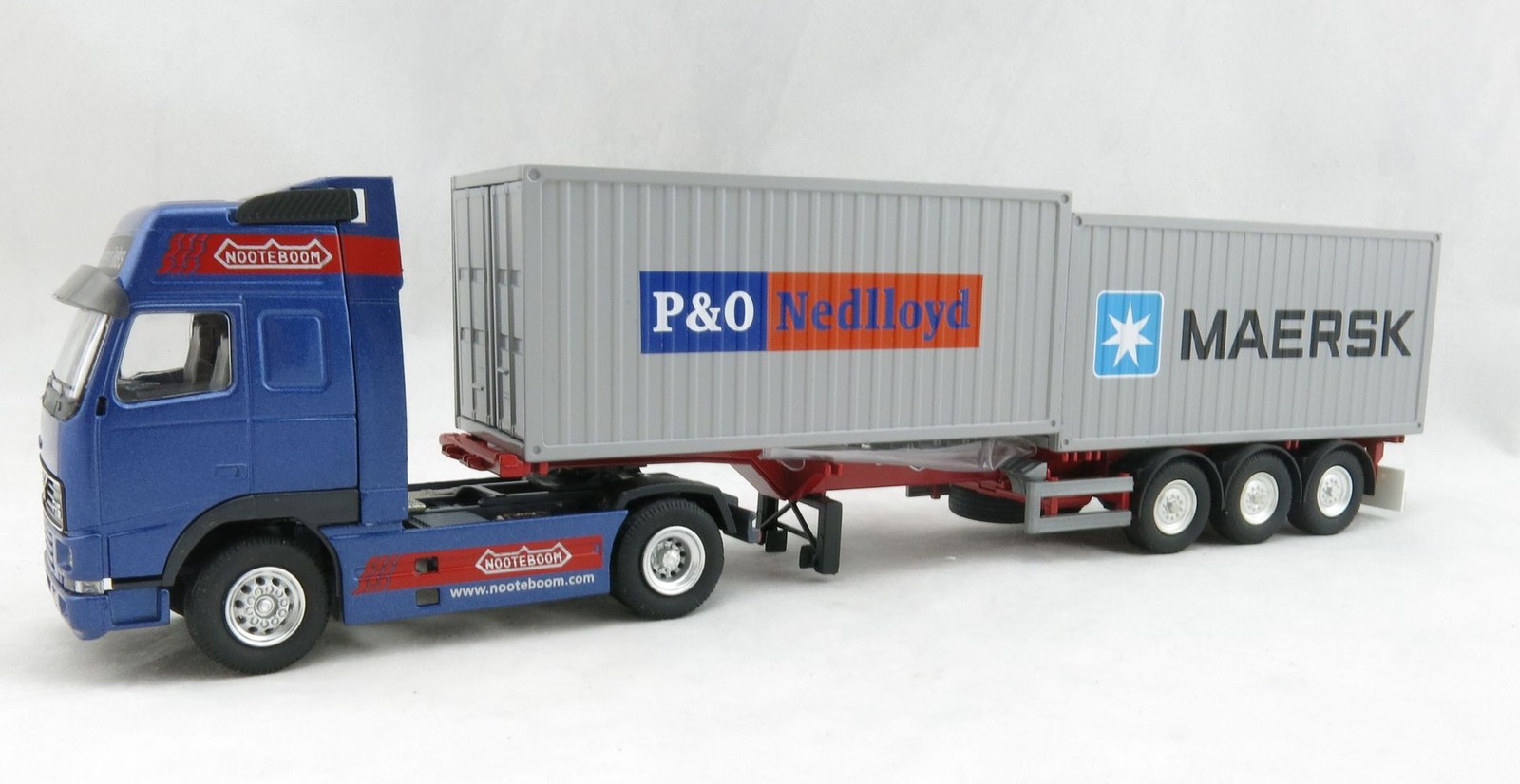 Conrad 46124-01 1:50 Volvo FH16 and Nooteboom Flexitrailer w/Two 20′ Containers