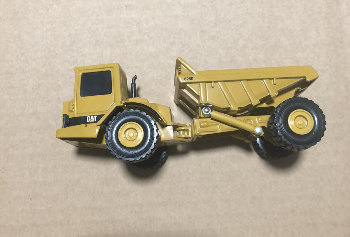 1998 Norscot Group 55706 Caterpillar D25D Articulated Truck 1:64 Diecast