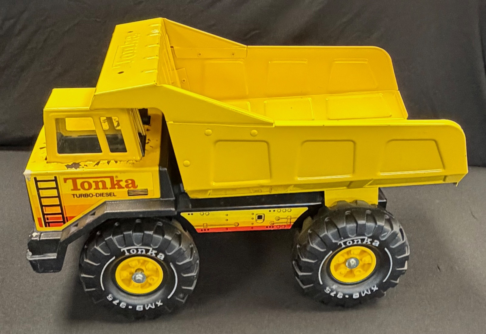 Vintage Tonka Yellow Turbo Diesel Dump Truck Pressed Steel Toy XMB-975