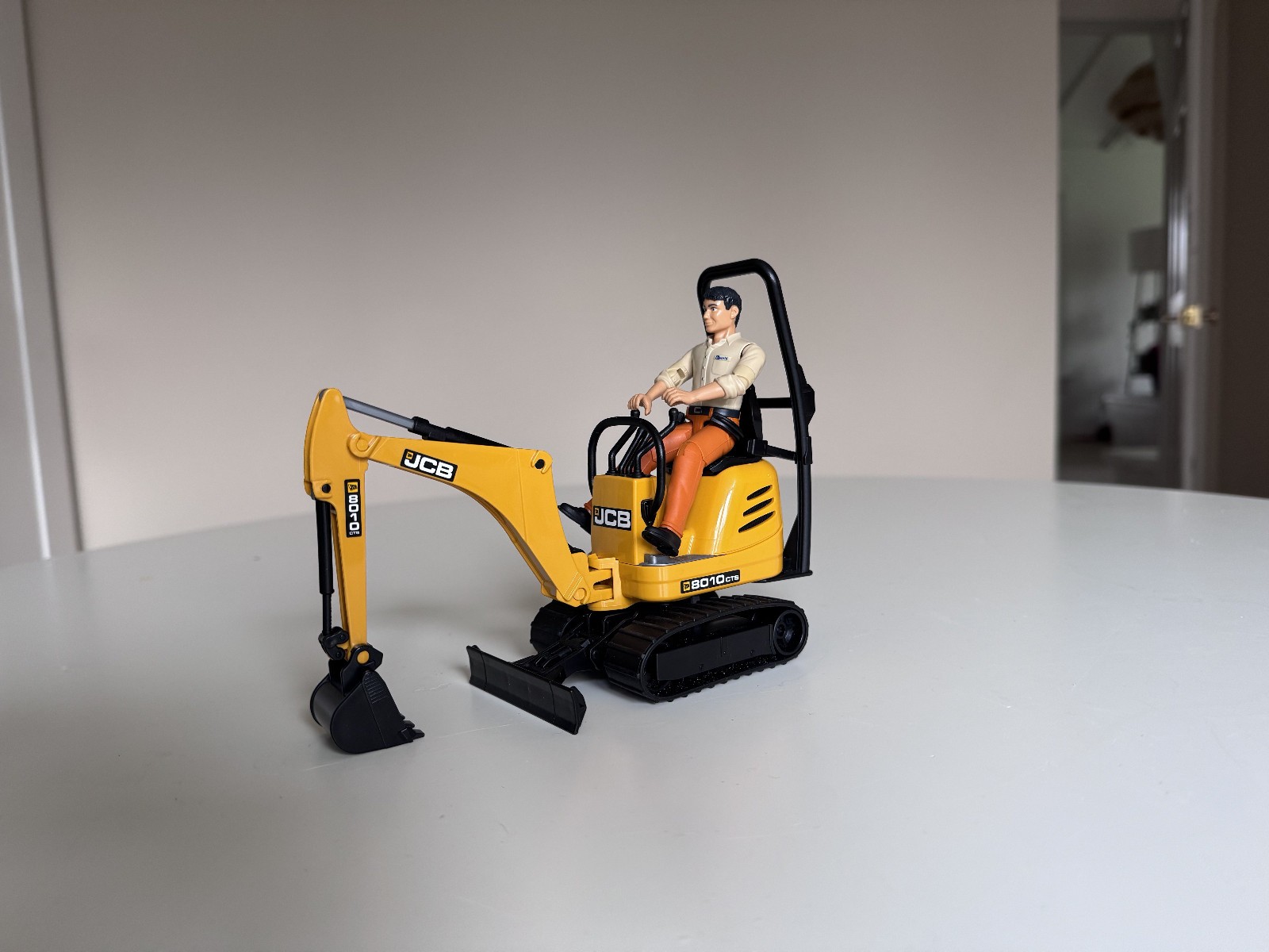 Bruder JCB Micro Excavator 8010 and Worker (62003)