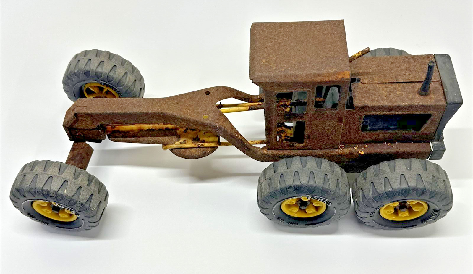 Vintage Tonka Road Grader 1960s? 70’s? Toy Pressed Metal Yellow Approx. 17” Long