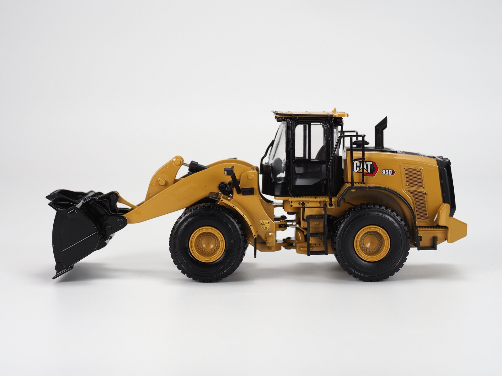 DM 1:50 CAT 950 Caterpillar Wheel Loader Alloy Engineering Forklift Model 85770
