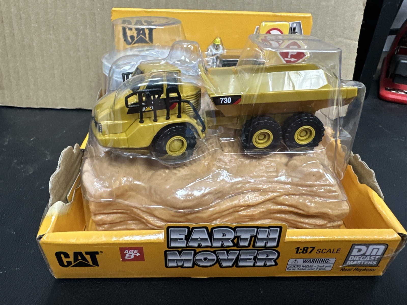 Diecast Masters CAT 730 Articulated Truck 1:87 HO Scale