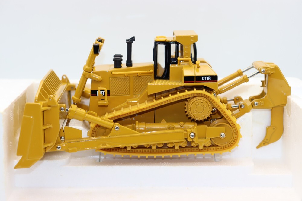 Norscot CATERPILLAR 1/50 Cat D11R Track-Type Tractor For Collection Gift