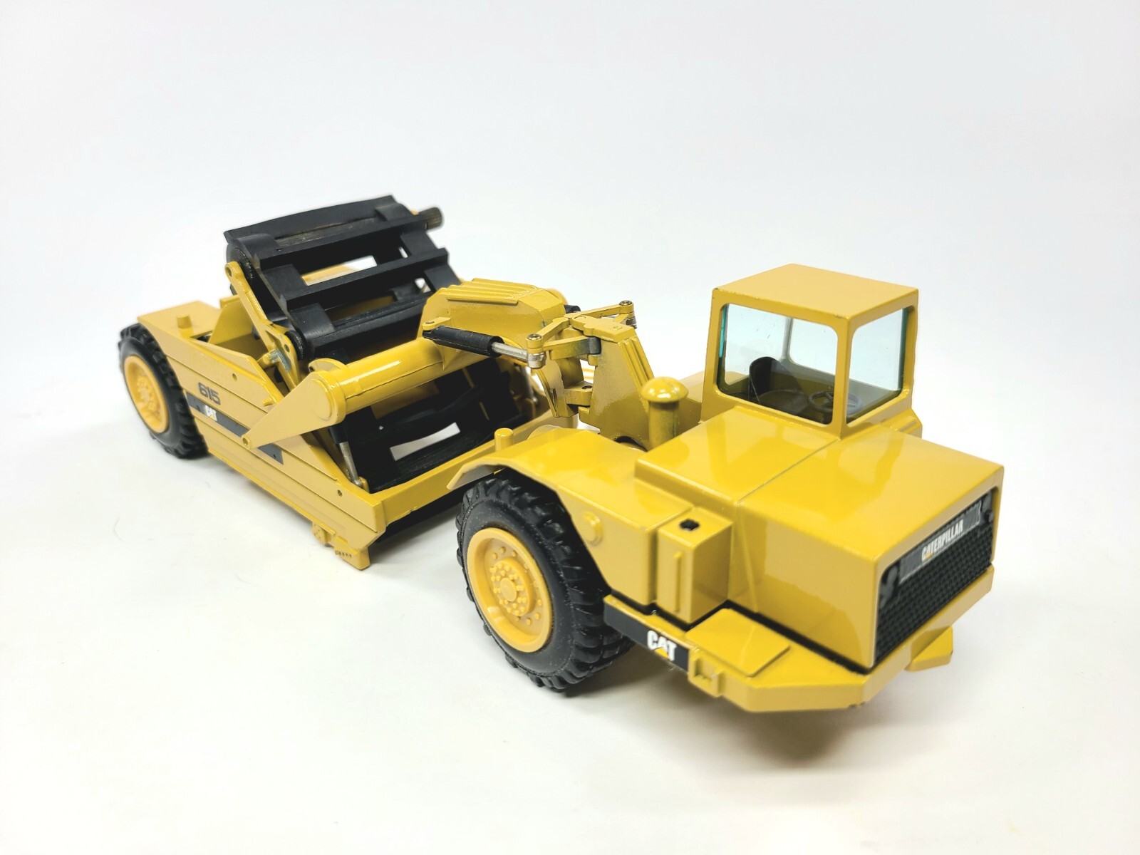 Caterpillar Cat 615 Elevating Scraper – NZG 1:50 Scale Model #260 – No Box