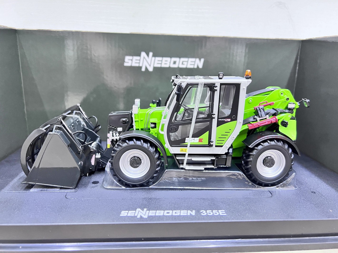 UH 1/32 Scale Sennebogen 355E Telescopic Loader Diecasr Model Toy Gift UH8170
