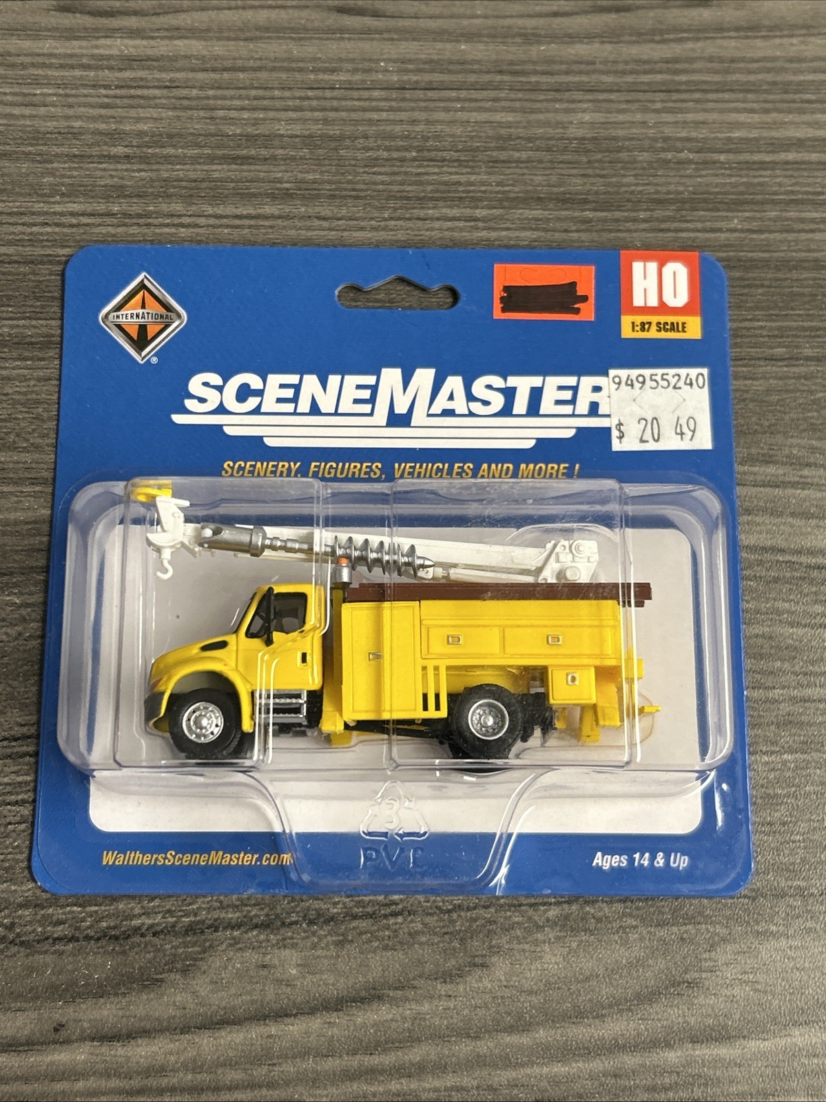Walthers SceneMaster HO 949-11732 International 4300 Utility Truck w/Drill – CC