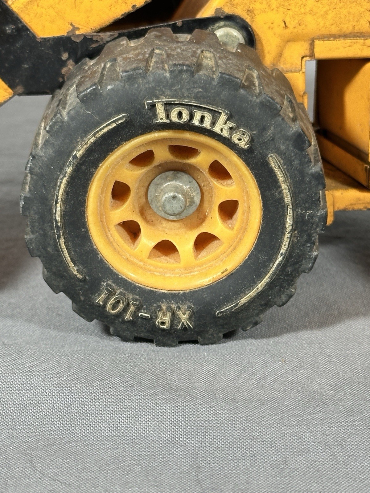 Tonka Pressed Steel Front End Loader Vintage Toy Yellow XR-101 Tires, Works