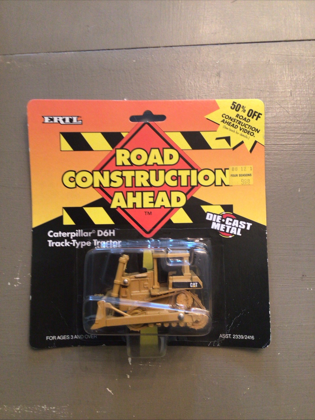 1995 ERTL (Road Construction Ahead) Caterpillar D6H TRACK-TYPE TRACTOR BULLDOZER