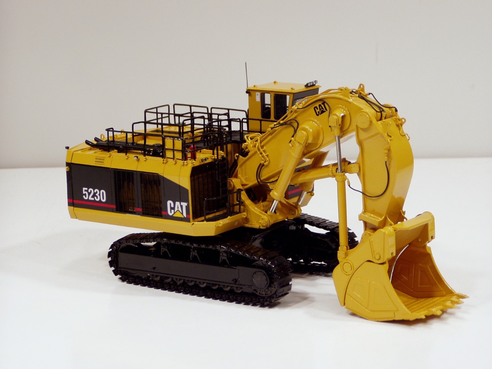 Caterpillar 5230 Shovel – “YELLOW” – 1/87 – CCM – Brass – Brand New 2012