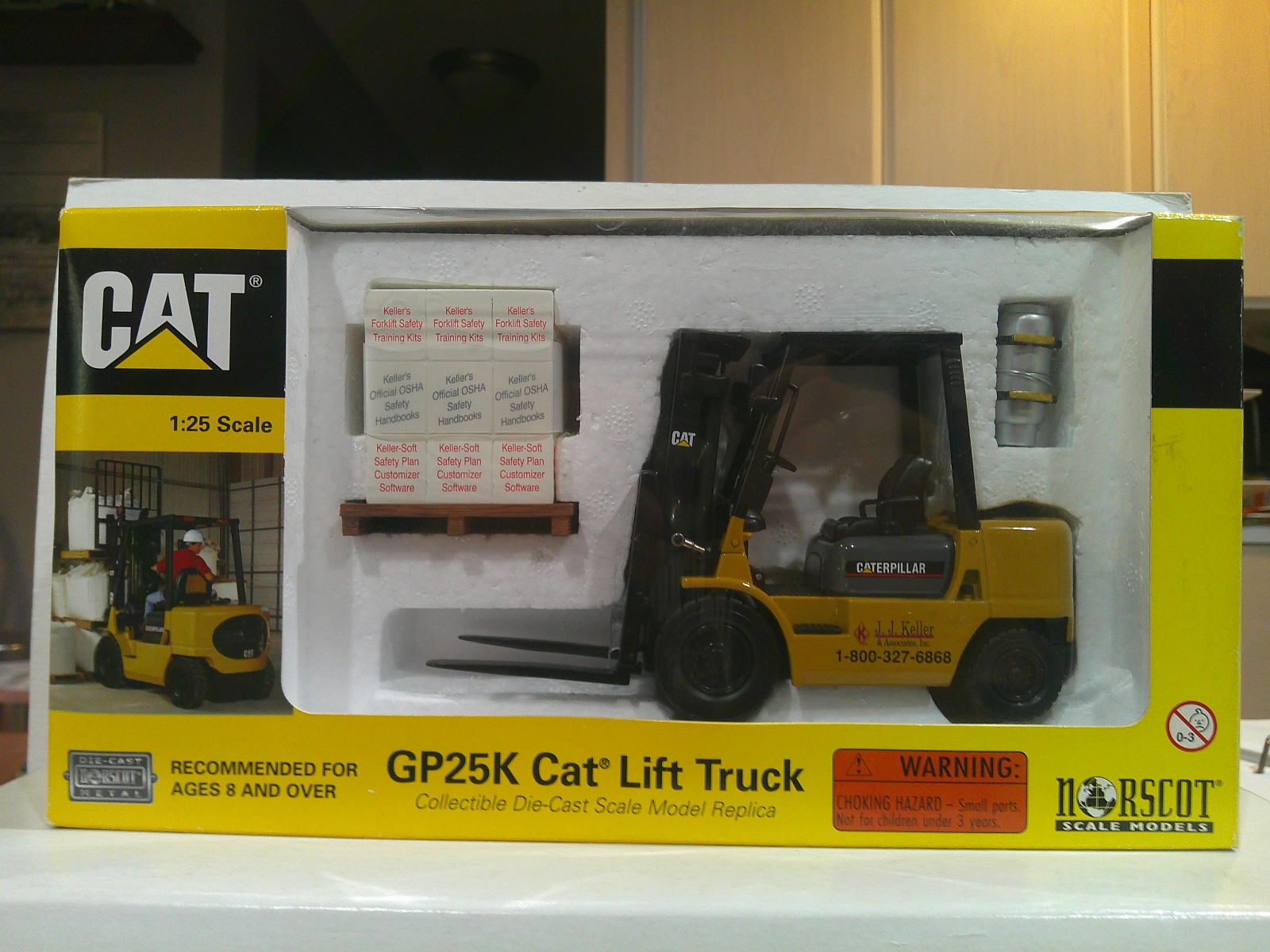 Norscot CAT GP25K Lift Truck J.J. Keller 1:25 Scale Yellow Sealed Fair Box