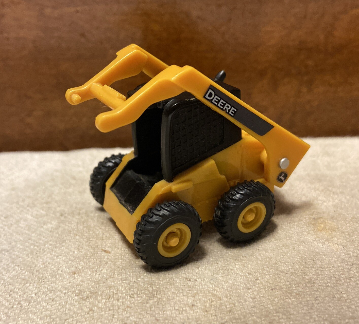 Ertl 1:64 Diecast/Plastic John Deere Skid Steer Loader – Missing Front Bucket