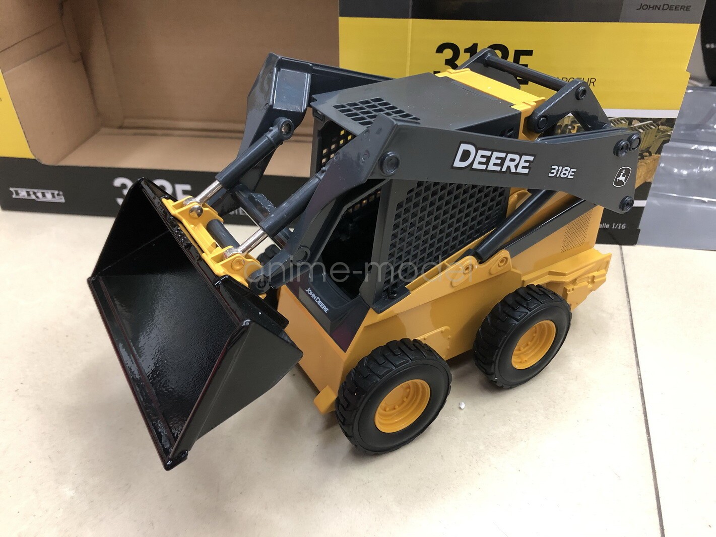 ERTL 1/16 Scale JOHN DEERE 318E SKID STEER LOADER Diecast Collection Model