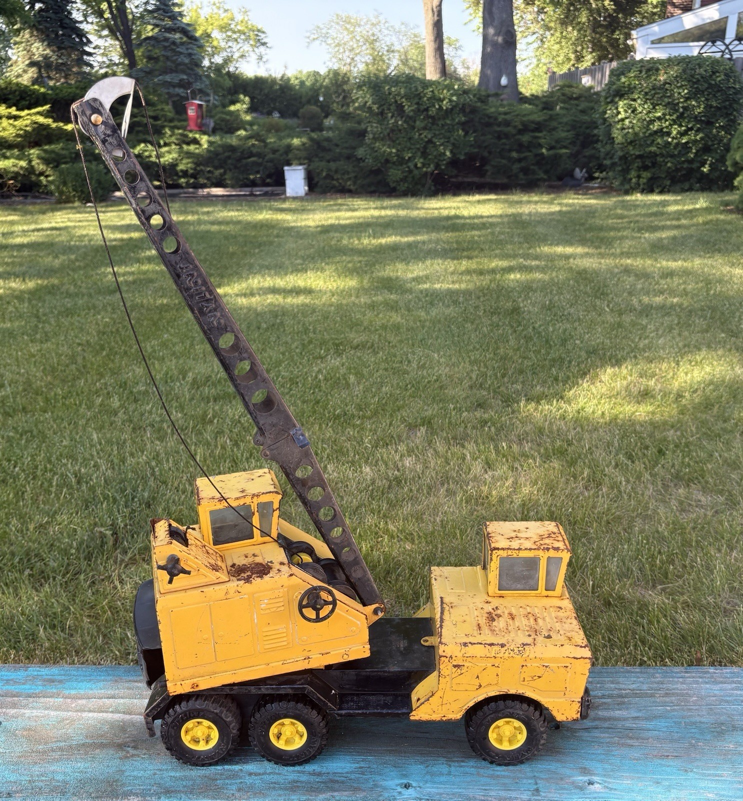 Vintage 1970s NYLINT Michigan Shovel Crane Clam Shell Bucket Pressed Steel 17”