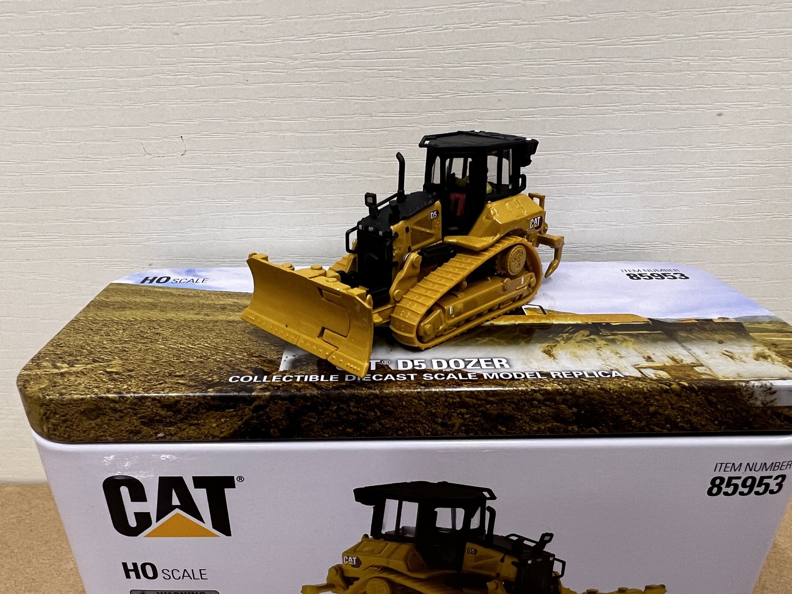 DM 1:87 CAT D5 DOZER Caterpillar Crawler Dozer Alloy Forklift Model 85953