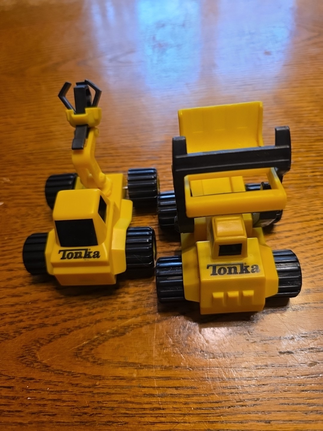 2 Tonka Mini Trucks 2008 Mini Dump & Mini Grapple Tow Great Condition