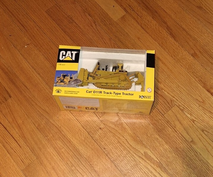Open Box Norscot Cat D11R Track-Type Tractor Bulldozer Model 55025 1:50 Scale
