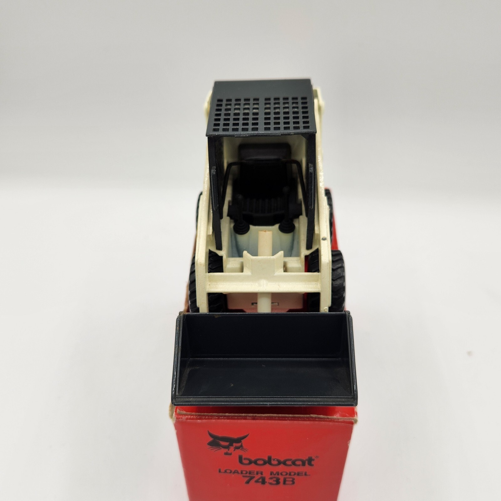 Bobcat 743B Skid-Steer Loader – Clover 1:19 Scale Diecast Model #4431 Vintage