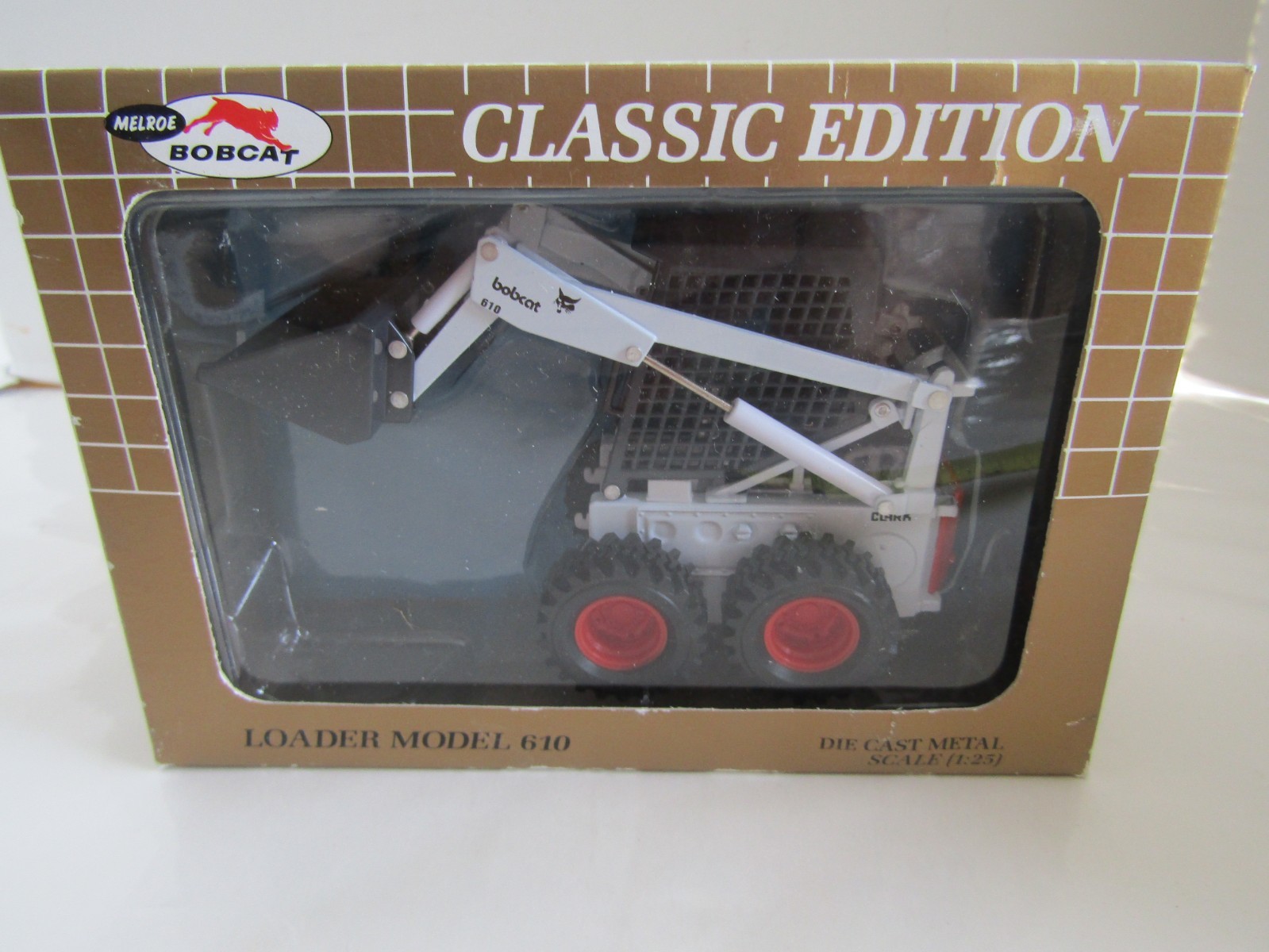 DIECAST TRUCK CONSTRUCTION BOBCAT LOADER 610 MELROE COMPANY 1:25 SCALE