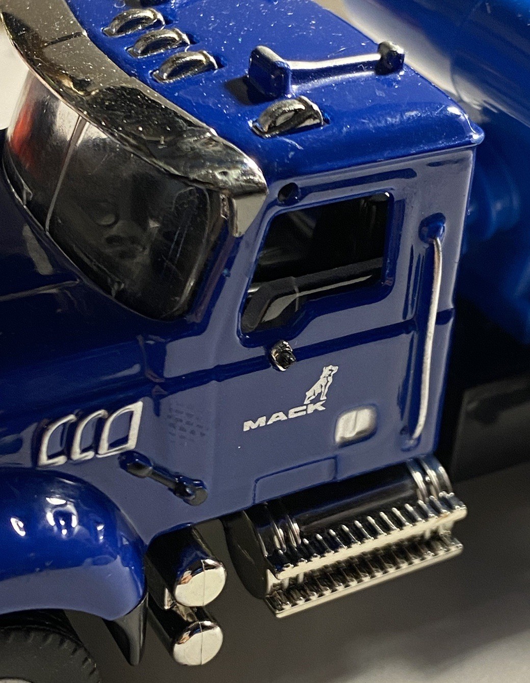 Wonderlanes Diecast Mack Cement Truck Blue 1:50 Used Very Detailed NICE TRUCK!!