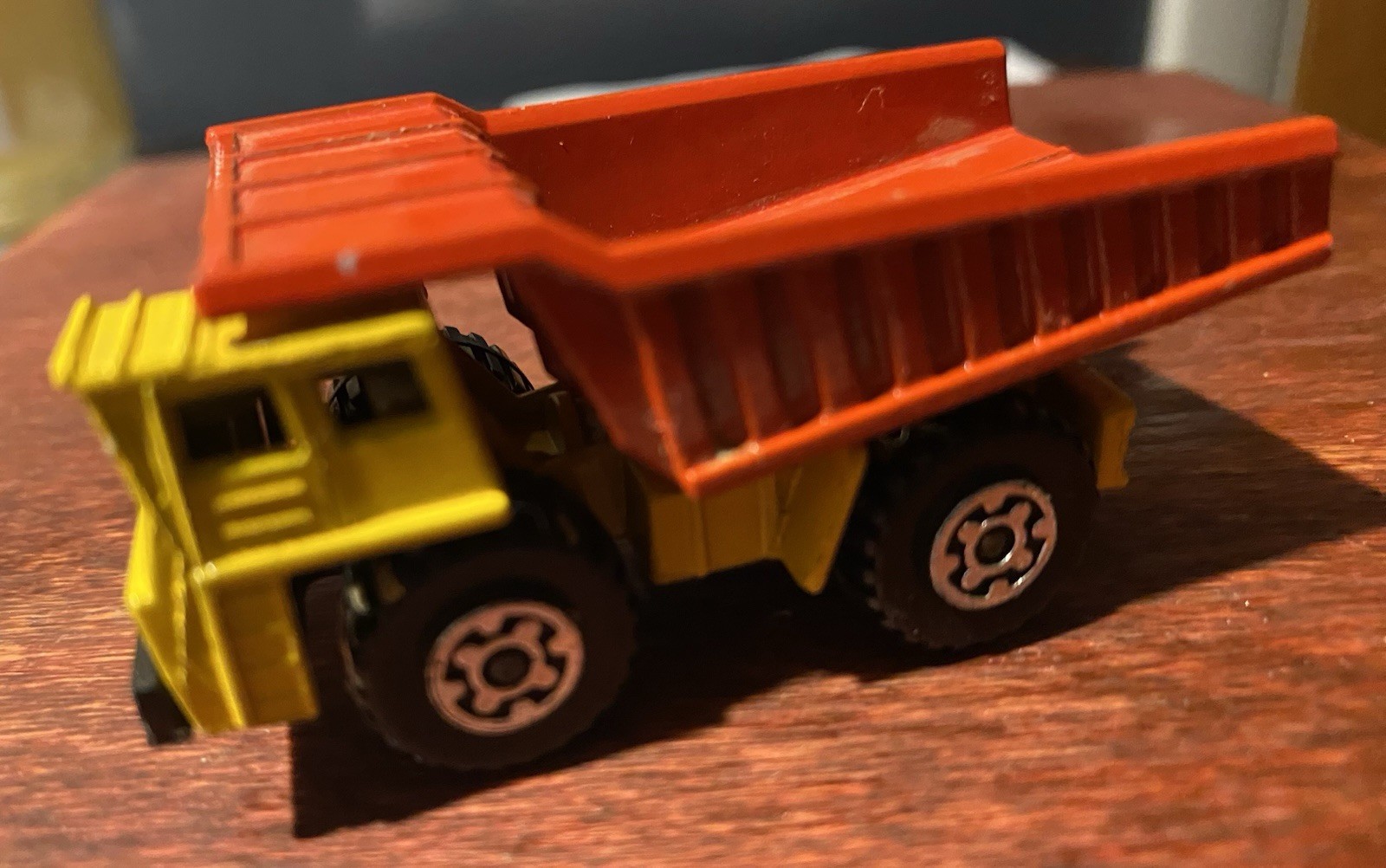 Matchbox Superfast Faun Dump Truck 1:75 Diecast Yellow Red Moving Parts