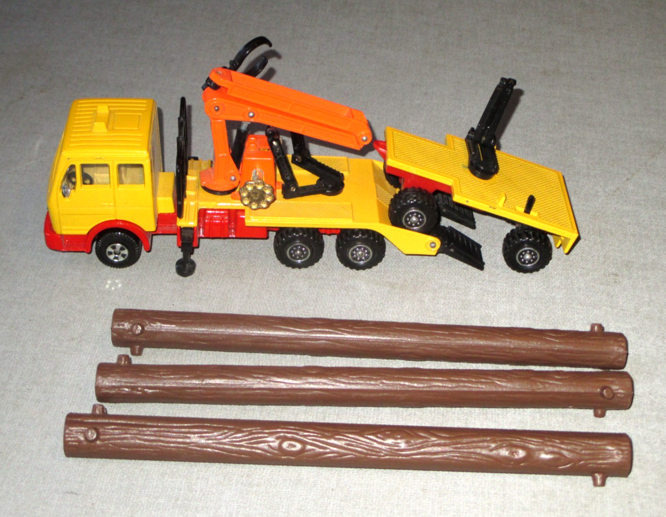 1981- MATCHBOX SUPER KINGS -K-43- MERCEDES TRACTOR-TRUCK LOG CARRIER MINT TOY