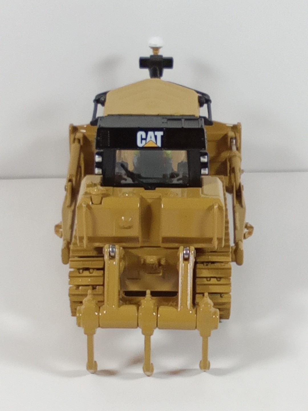 CAT D7E Track Type Tractor Dozer 1:50 Scale Diecast Masters 85224 MB
