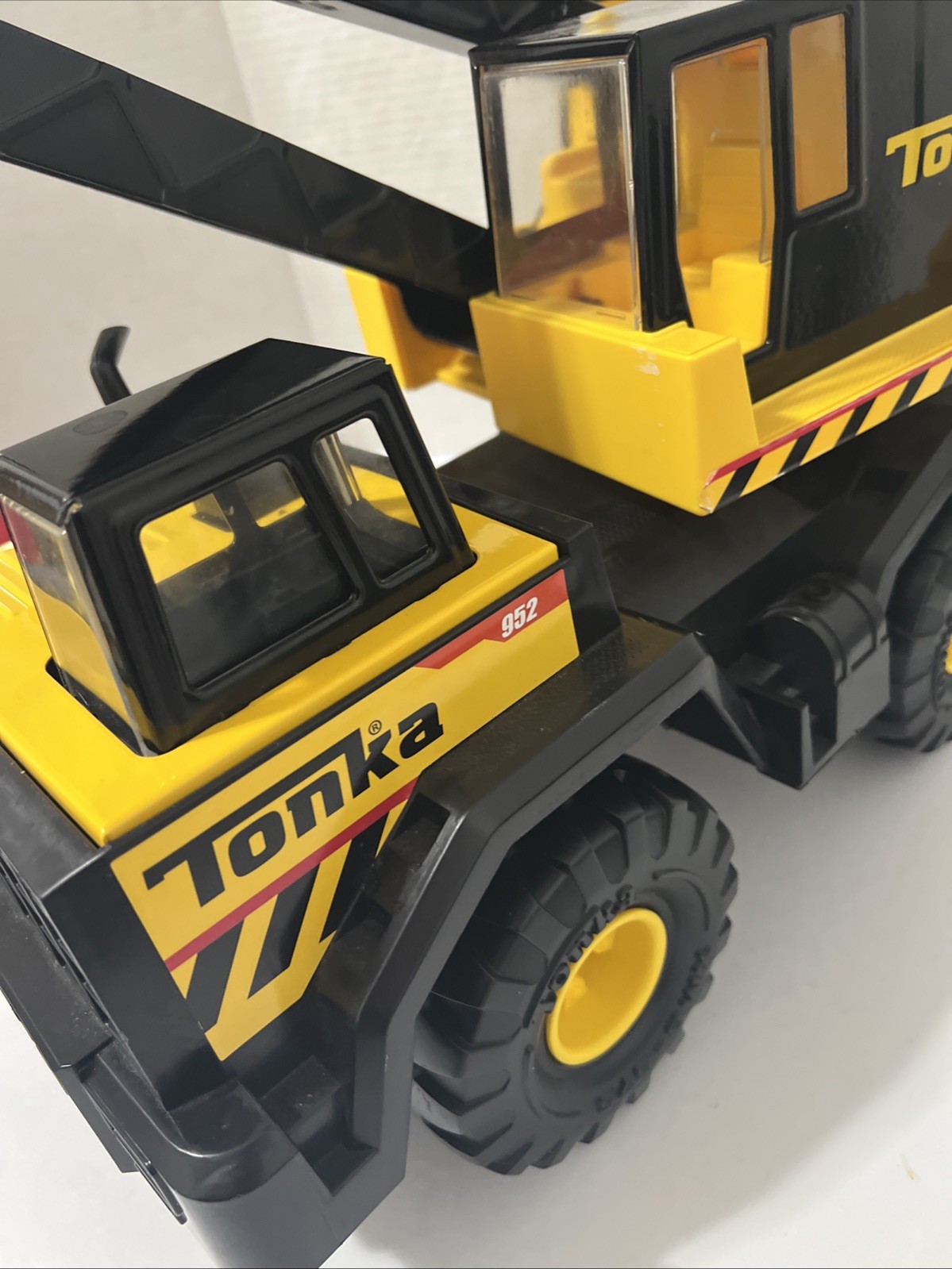 Tonka 952 Shovel Digger (952) – 2022 Metal Plastic 17″x 12″x8″