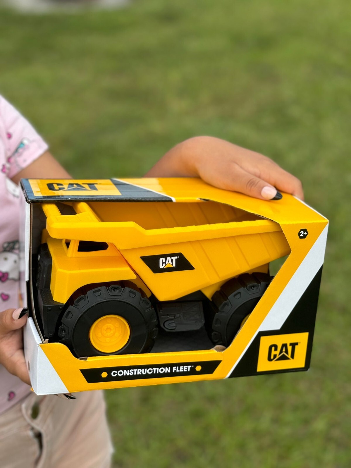 CAT Construction Fleet Dump Truck, 10″ Push-Powered Vehicle w/Real Working Parts