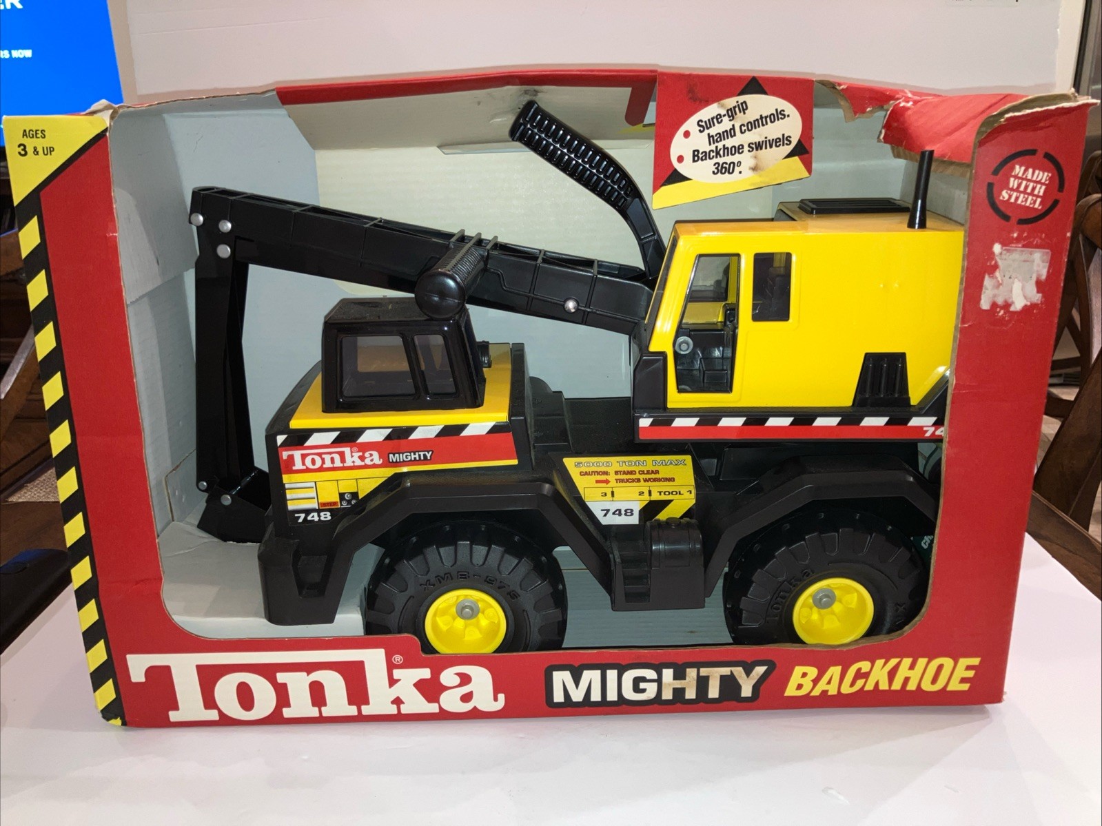 VINTAGE 1997 TONKA MIGHTY BACKHOE #93931 NEW IN ORIGINAL BOX “RARE”