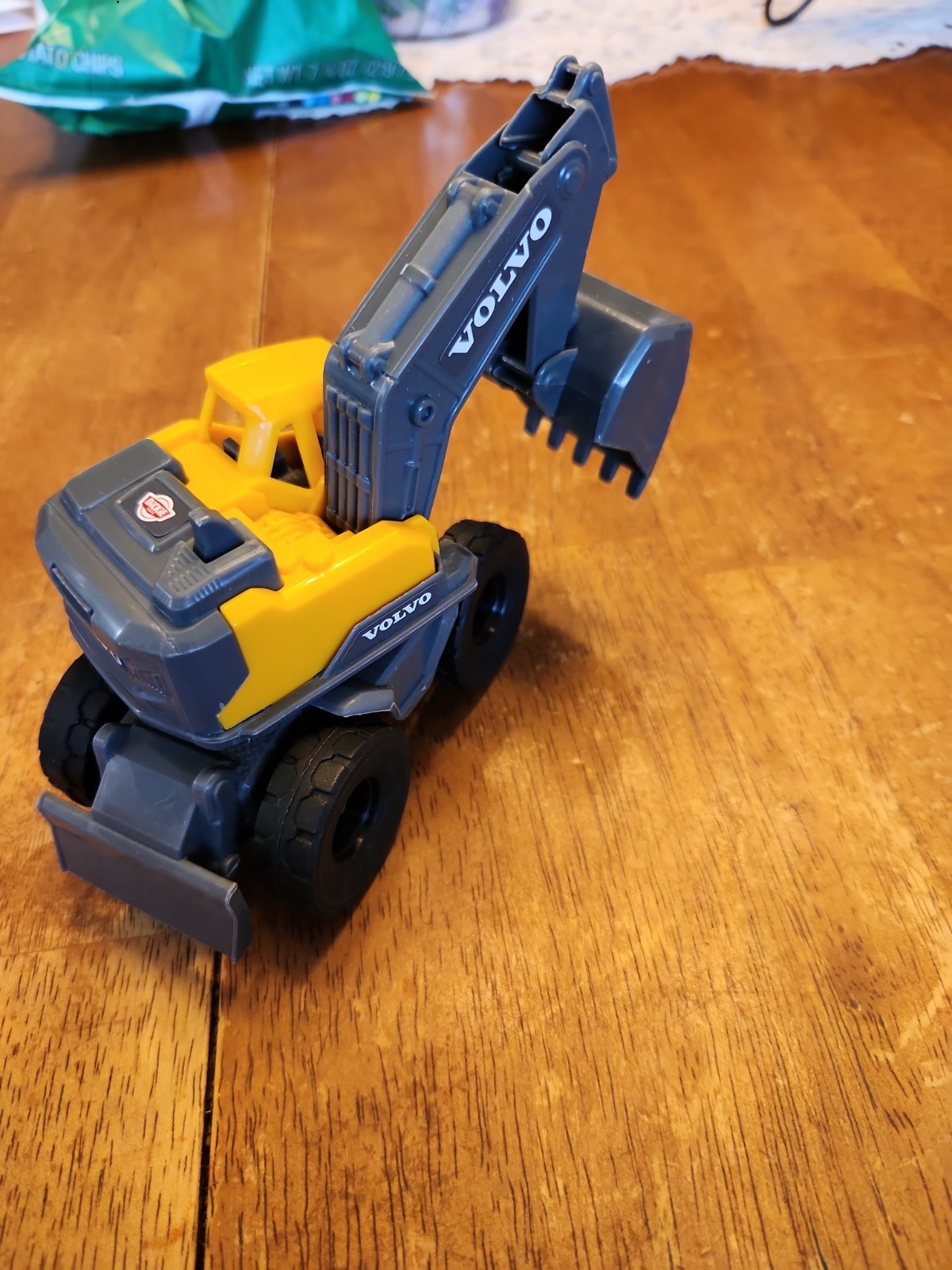 Volvo Micro Workers Excavator Construction Site Plastic Toy Vehicle