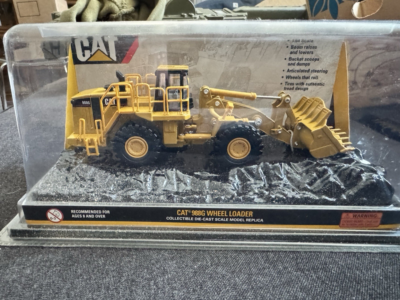 Norscot CAT 988G Wheel Loader 55302 NiB – 1:64 scale