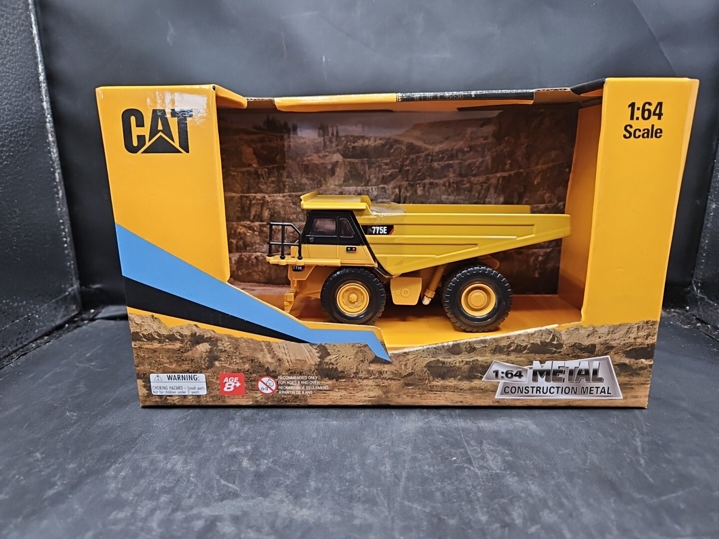 Caterpillar Cat 775E Off Highway Truck 1:64 Scale Diecast Masters 84653 New