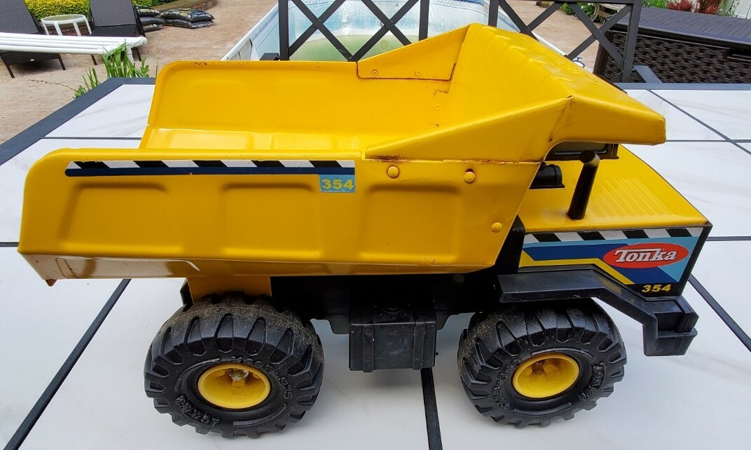 Large Tonka Model 354 Metal & Plastic Dump Truck w/Working Dumper Assembly x1323