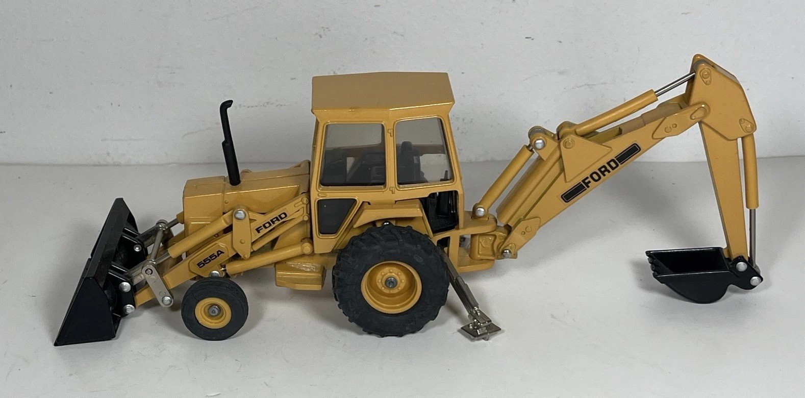 Ertl Ford 555A Backhoe Loader 1/32 Scale Diecast