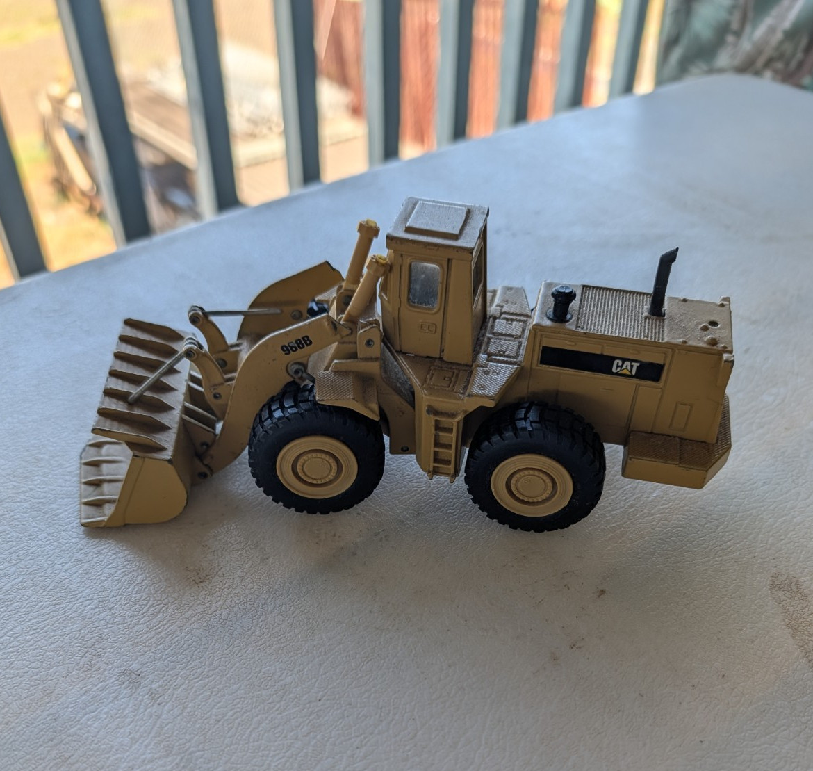 CAT 988B Classic Construction 1:50 Diecast Metal Articulated Loader Yellow