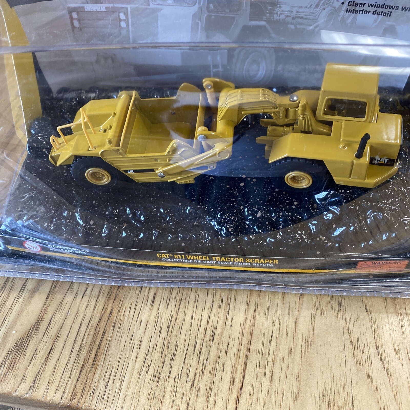 Norscot Scale Models CAT 611 Wheel Tractor Scraper 1:64 Scale #55303 NOS 2009