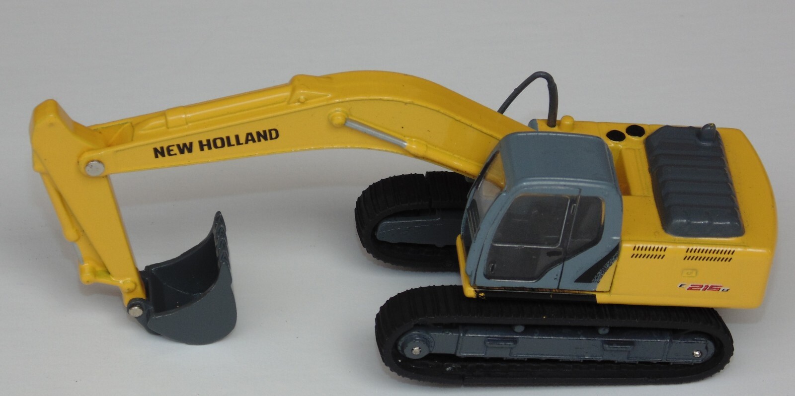 NEW HOLLAND E215B RETROEXCAVA MAQUINARIA PARA CONSTRUCCION 1:87 DIECAST COLOMBIA