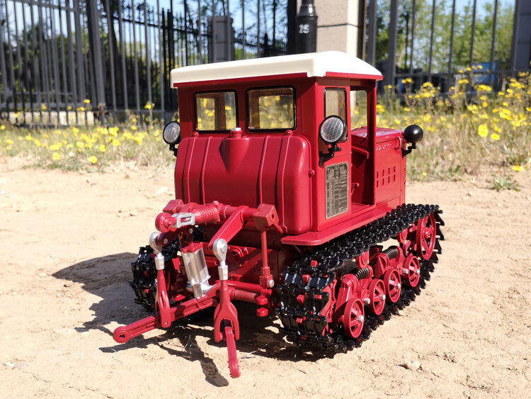 1:12 33CM Dongfanghong – 54 Crawler Tractor Contruction Machine Diecast Model