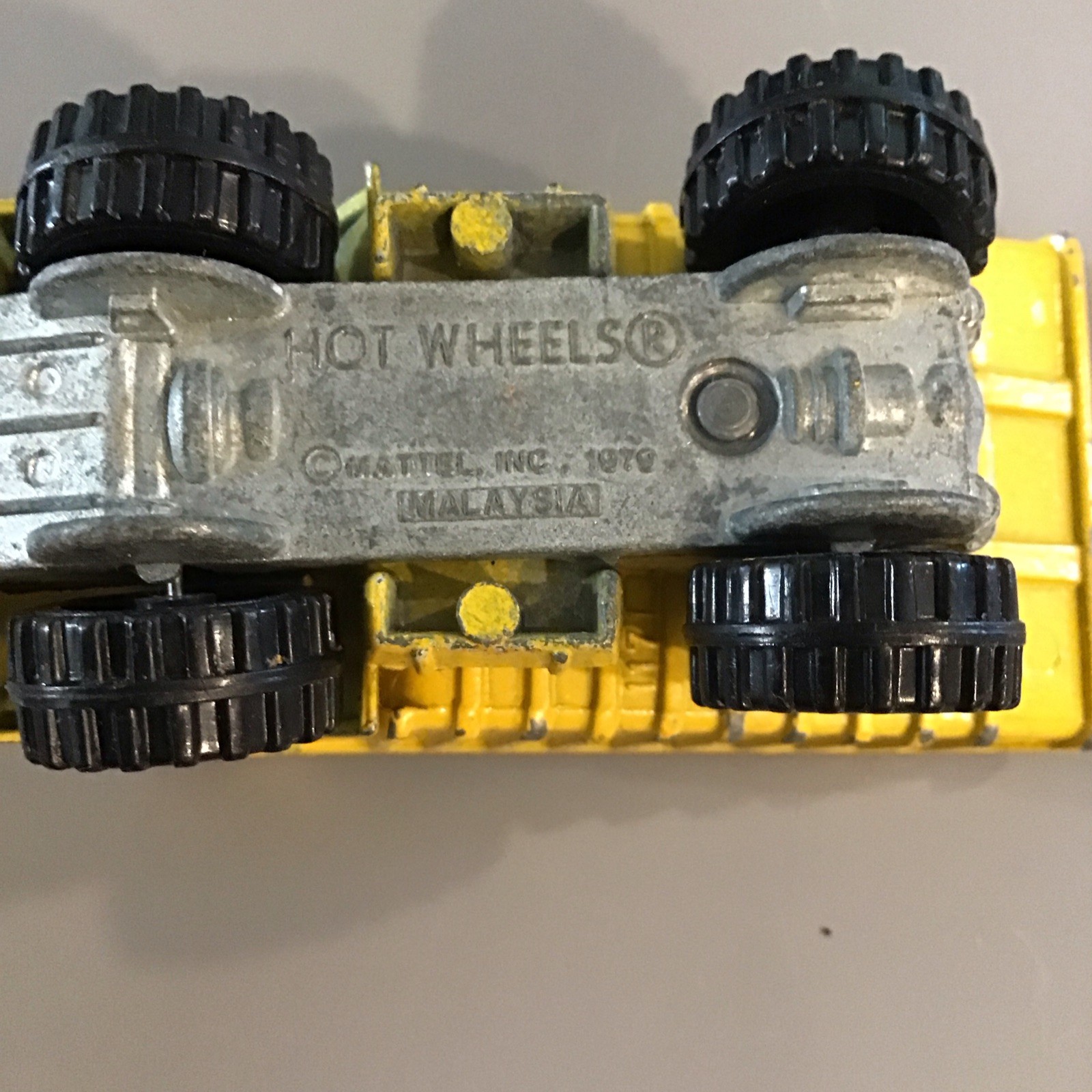 Vintage Hot Wheels 1979 Dump Truck 1:64 Yellow/Black Diecast Dumping Bed