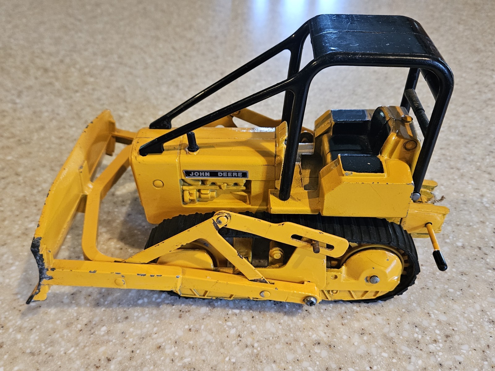 Vintage ERTL John Deere 450 Crawler Bulldozer With Rear Winch Diecast Model 1:16