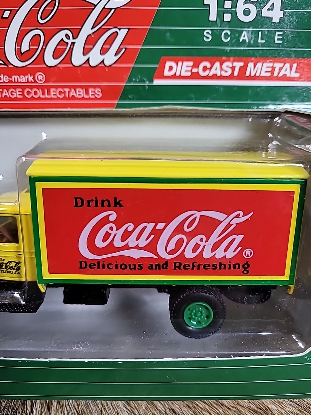 Coca Cola Die-Cast Vintage Collectibles 1:64 Peterbilt 260 C03011 NIB