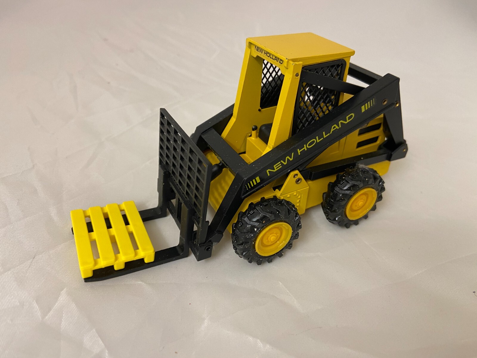 NZG No. 276 New Holland Super Boom Loader – 1:25 scale